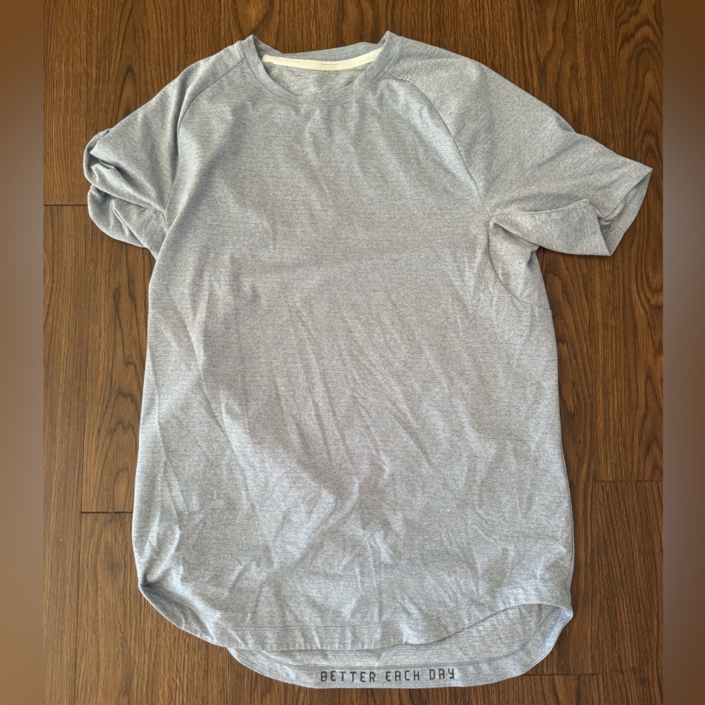 Lululmemon men’s workout shirt